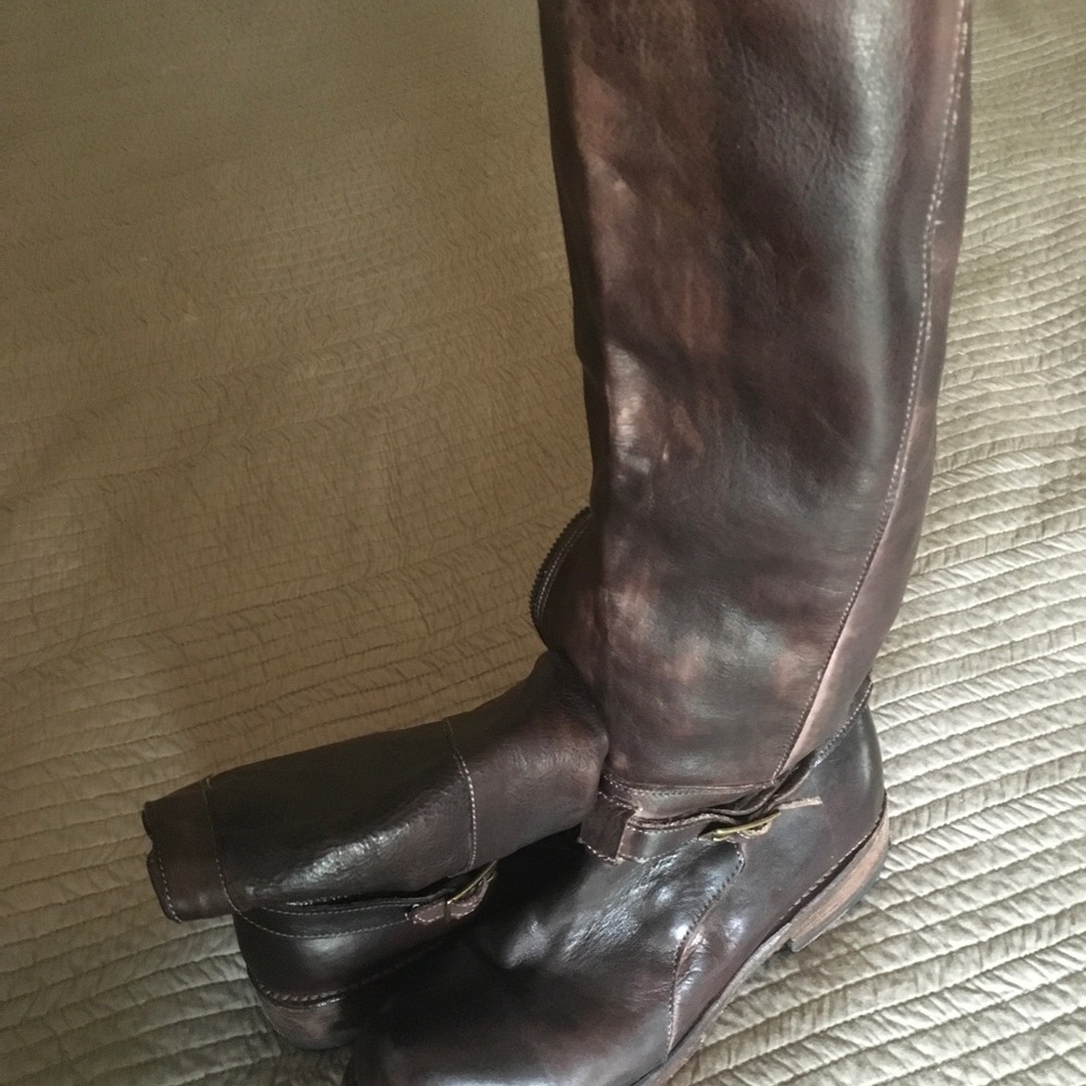 Leather boots brown